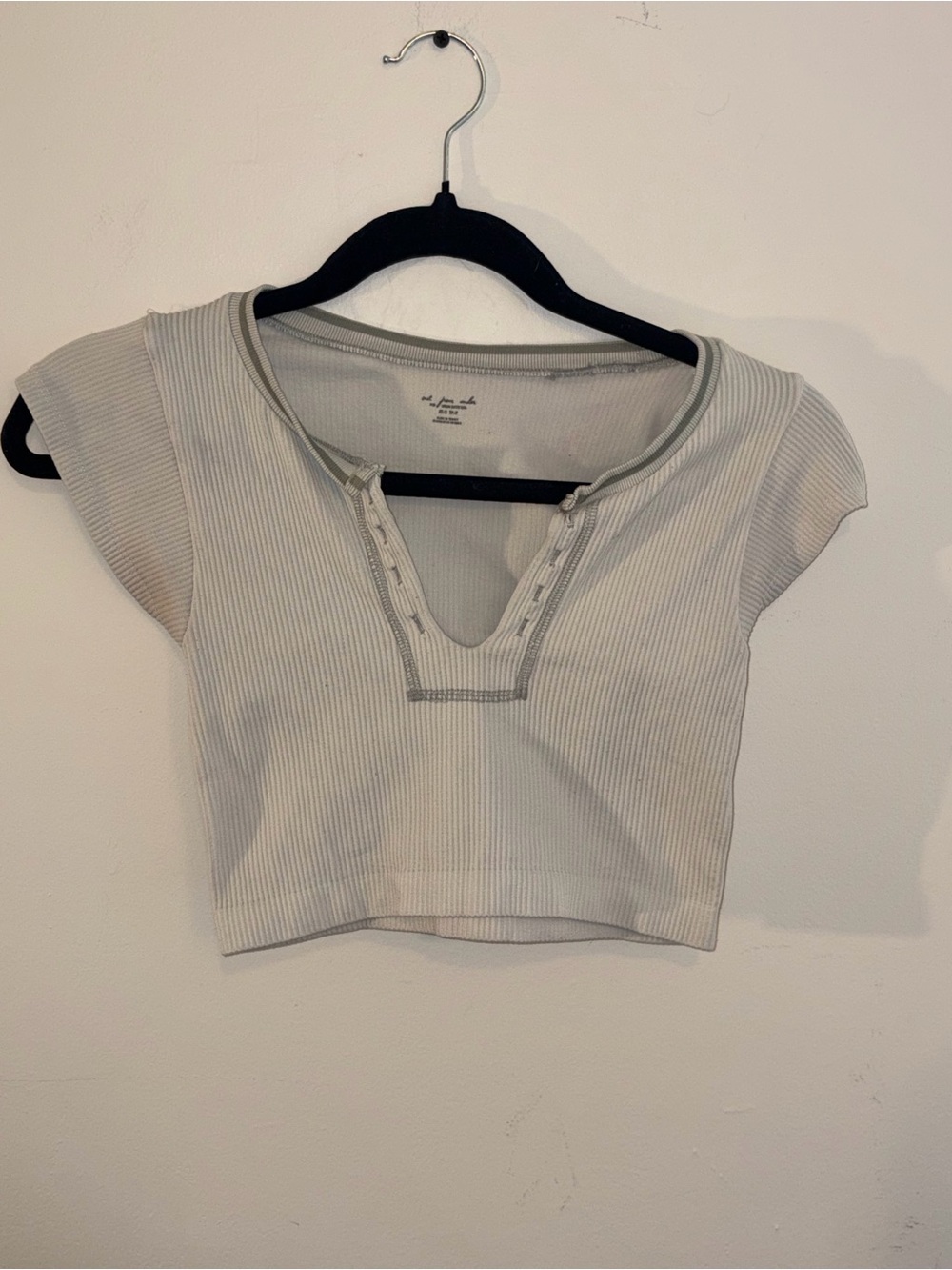 Urban Outfitters Ribbed V-Neck Crop Top - Light Cream